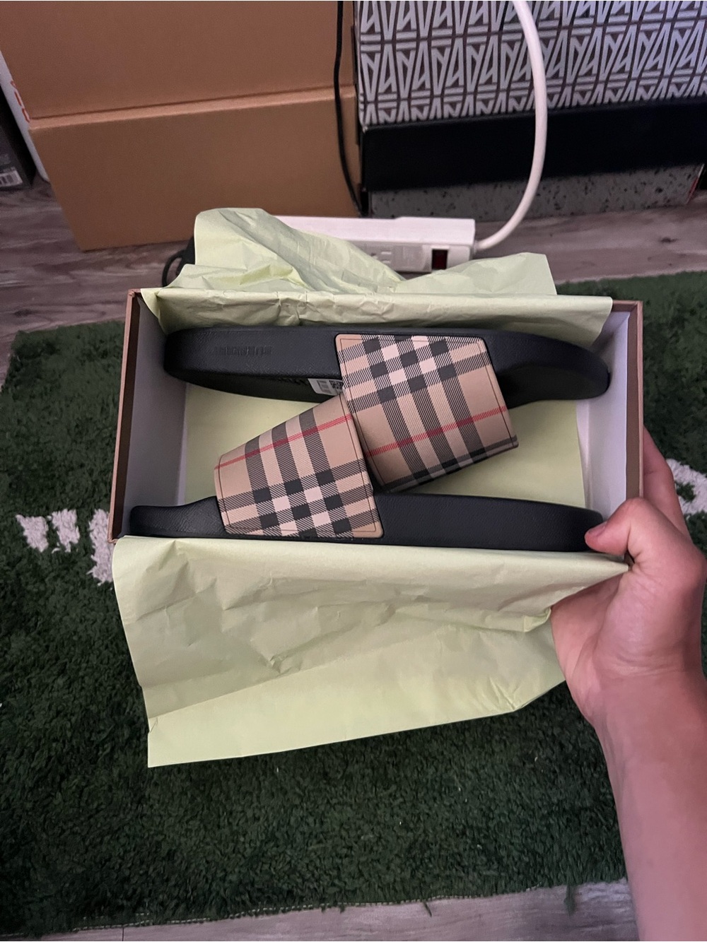 BURBERRY SLIDES WITH BOX - Picture 2 of 8